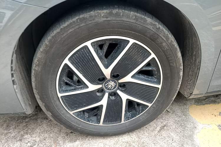 Used BYD Qin L 2024 DM-i 80KM Beyond Model Left Front Wheel Hub
