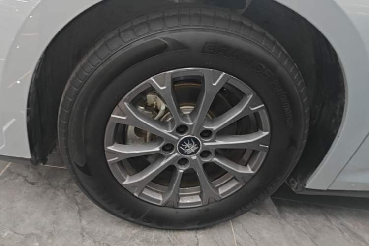 Used BYD Qin L 2024 DM-i 80KM Leading Model Left Front Wheel Hub