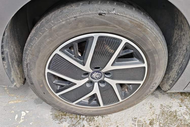 Used BYD Qin L 2024 DM-i 120KM Leading Model Left Front Wheel Hub
