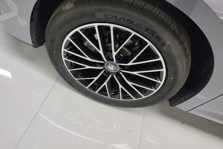 Used BYD Qin L 2024 DM-i 120KM Excellence Model Left Front Wheel Hub