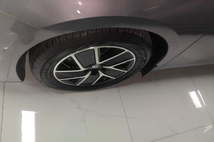 Used BYD Qin L 2024 DM-i 80KM Beyond Model Left Front Wheel Hub