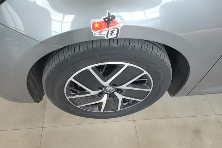 Used BYD Qin L 2024 DM-i 120KM Beyond Model Left Front Wheel Hub
