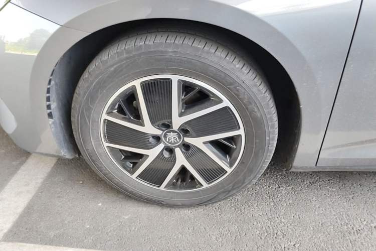 Used BYD Qin L 2024 DM-i 120KM Beyond Model Left Front Wheel Hub