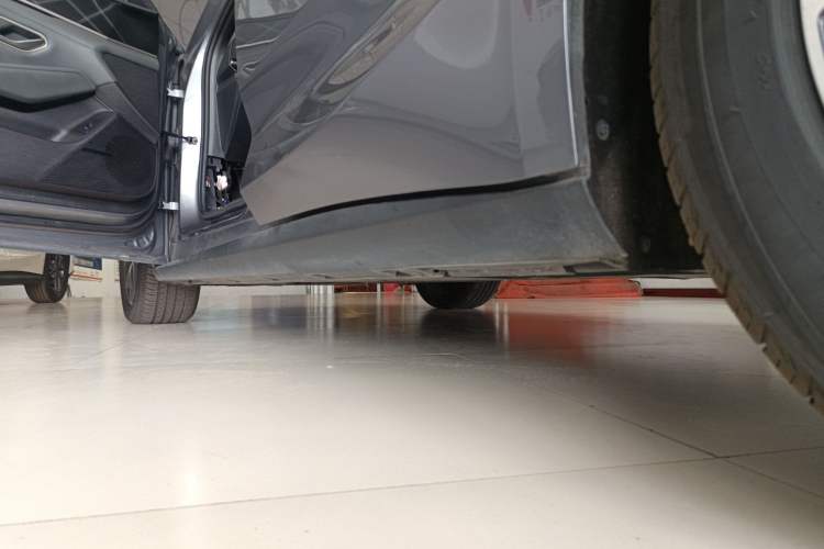 Used BYD Qin L 2024 DM-i 120KM Beyond Model Left Side Sill