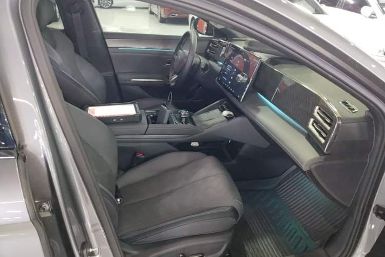 Used BYD Qin L 2024 DM-i 120KM Excellence Model Right Front Seat