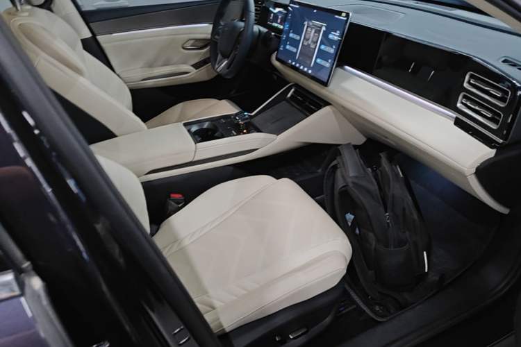 Used BYD Qin L 2024 DM-i 120KM Excellence Model Right Front Seat