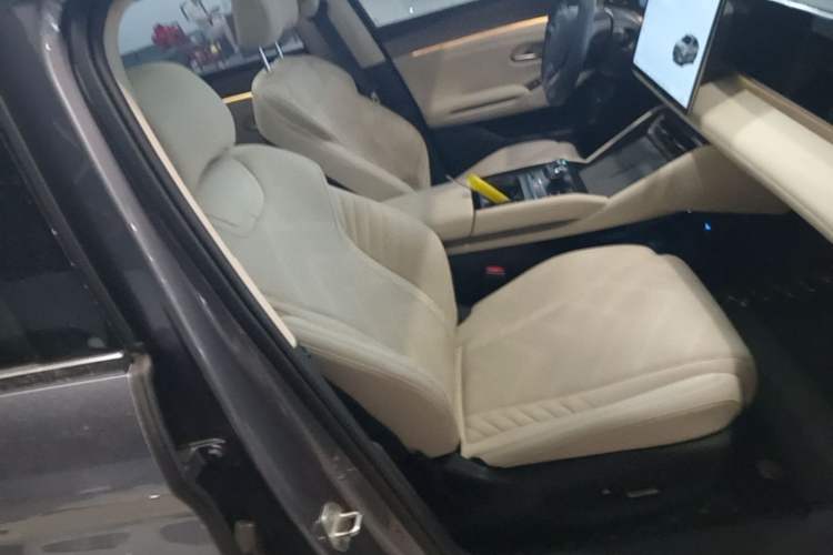 Used BYD Qin L 2024 DM-i 120KM Excellence Model Right Front Seat