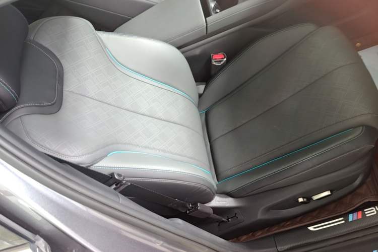 Used BYD Qin L 2024 DM-i 120KM Excellence Model Right Front Seat