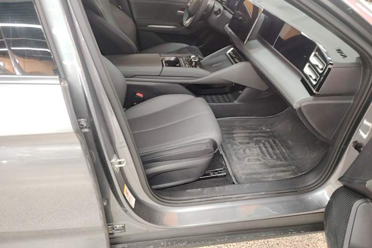 Used BYD Qin L 2024 DM-i 80KM Beyond Model Right Front Seat