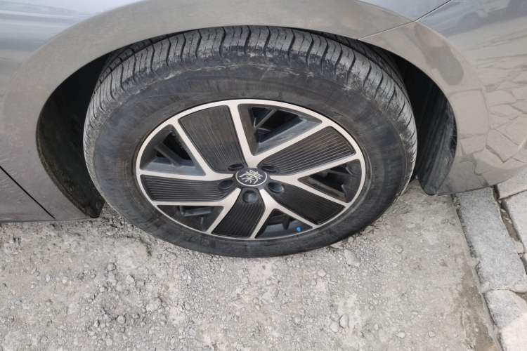 Used BYD Qin L 2024 DM-i 80KM Beyond Model Right Front Wheel Hub