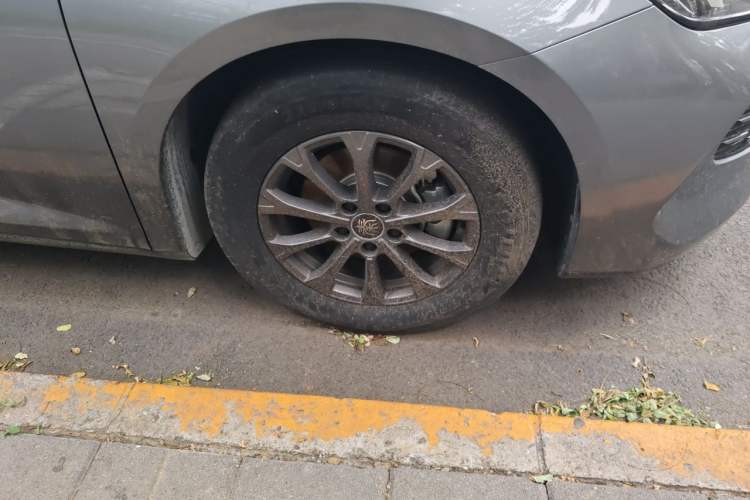 Used BYD Qin L 2024 DM-i 80KM Leading Model Right Front Wheel Hub