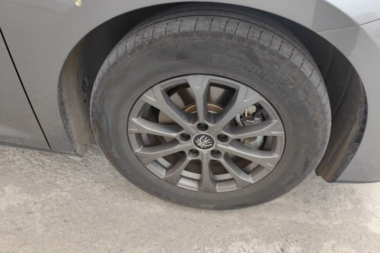 Used BYD Qin L 2024 DM-i 80KM Leading Model Right Front Wheel Hub