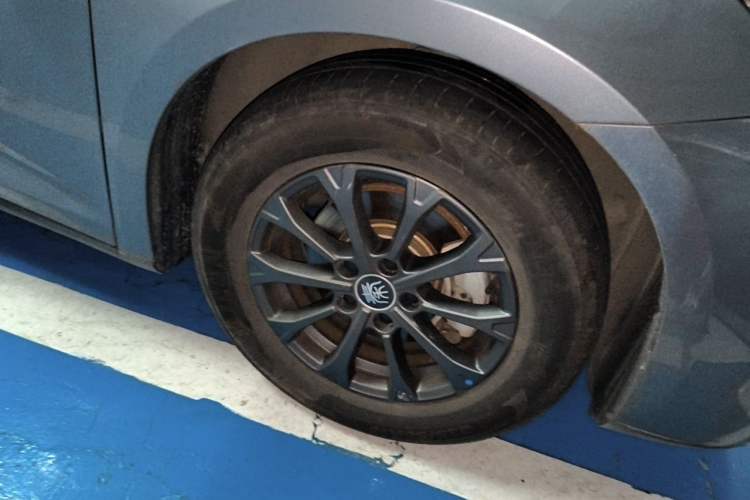 Used BYD Qin L 2024 DM-i 80KM Leading Model Right Front Wheel Hub