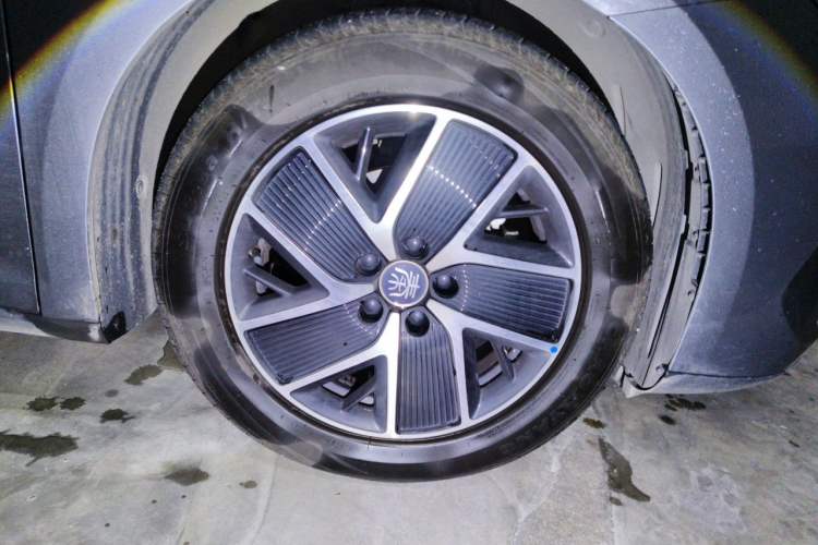 Used BYD Qin L 2024 DM-i 80KM Beyond Model Right Front Wheel Hub