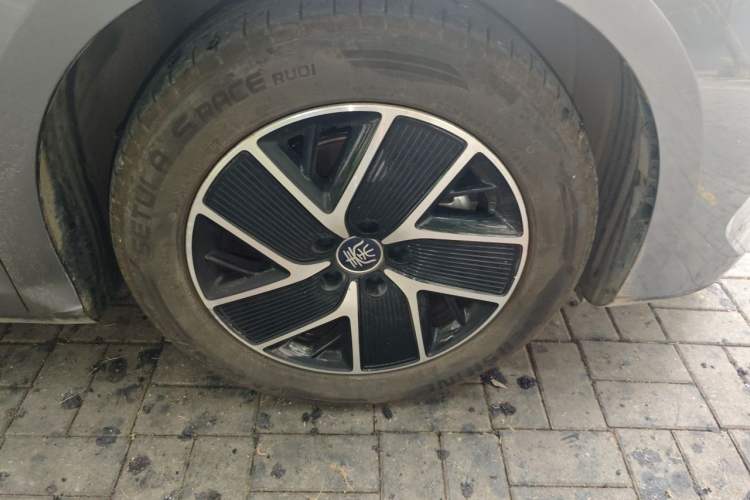 Used BYD Qin L 2024 DM-i 120KM Beyond Model Right Front Wheel Hub