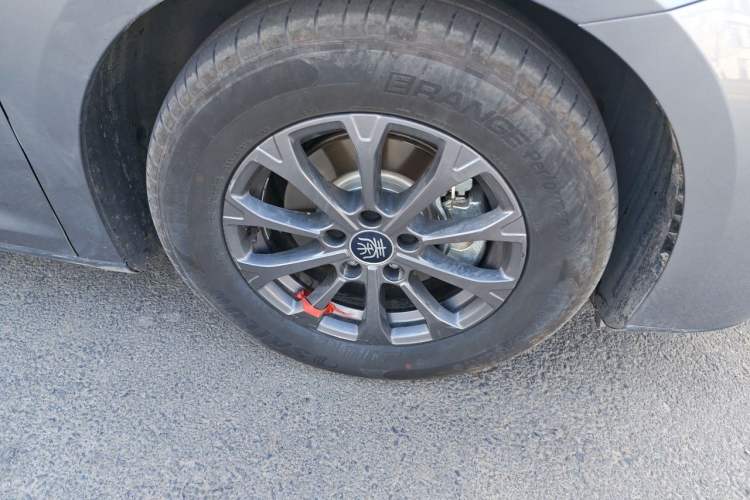 Used BYD Qin L 2024 DM-i 80KM Leading Model Right Front Wheel Hub