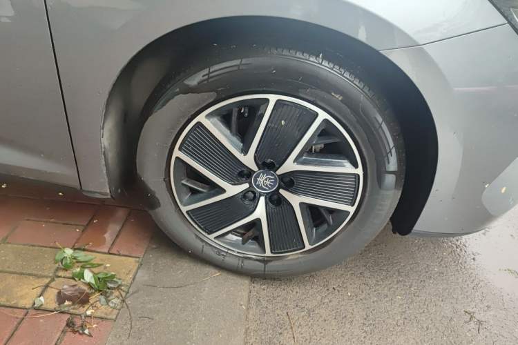 Used BYD Qin L 2024 DM-i 120KM Leading Model Right Front Wheel Hub