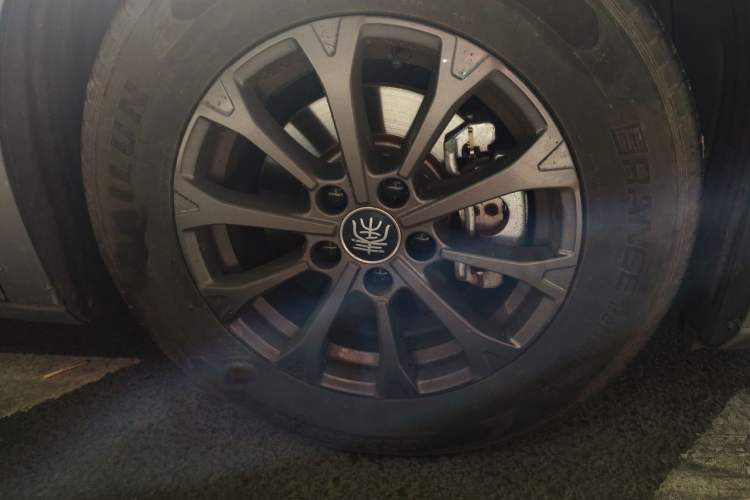 Used BYD Qin L 2024 DM-i 80KM Leading Model Right Front Wheel Hub
