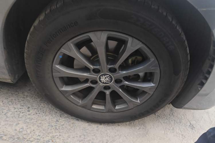 Used BYD Qin L 2024 DM-i 80KM Leading Model Right Front Wheel Hub