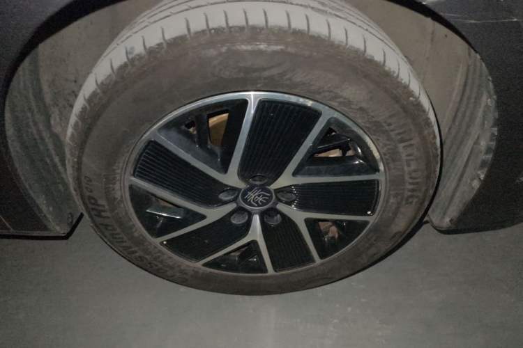 Used BYD Qin L 2024 DM-i 120KM Leading Model Right Front Wheel Hub