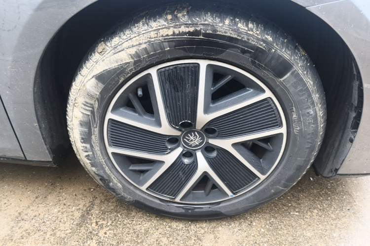 Used BYD Qin L 2024 DM-i 80KM Beyond Model Right Front Wheel Hub