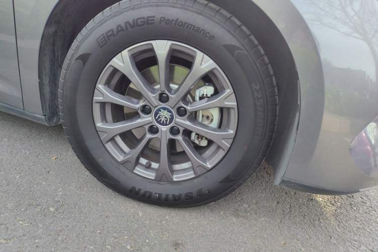 Used BYD Qin L 2024 DM-i 80KM Leading Model Right Front Wheel Hub