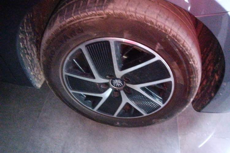 Used BYD Qin L 2024 DM-i 80KM Beyond Model Right Front Wheel Hub