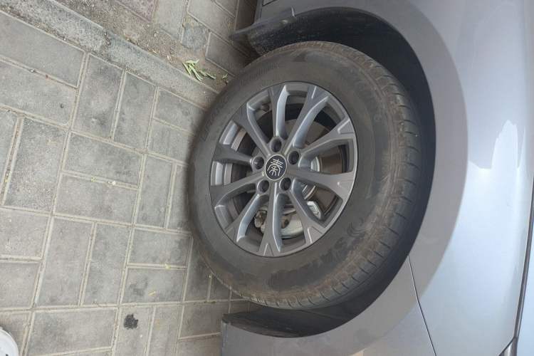 Used BYD Qin L 2024 DM-i 80KM Leading Model Right Front Wheel Hub