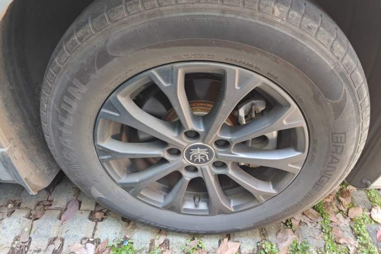 Used BYD Qin L 2024 DM-i 80KM Leading Model Right Front Wheel Hub