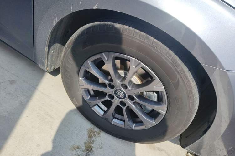 Used BYD Qin L 2024 DM-i 80KM Leading Model Right Front Wheel Hub