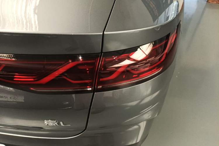 Used BYD Qin L 2024 DM-i 80KM Leading Model Right Rear Taillight
