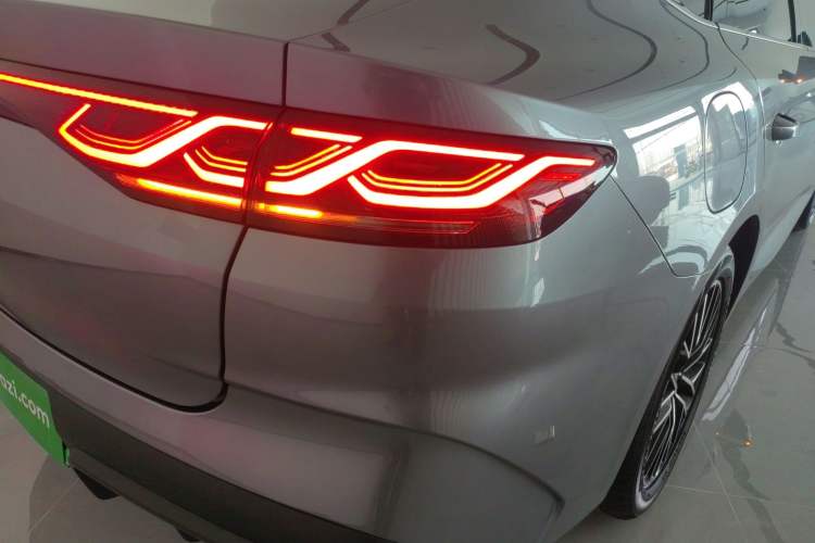 Used BYD Qin L 2024 DM-i 120KM Excellence Model Right Rear Taillight
