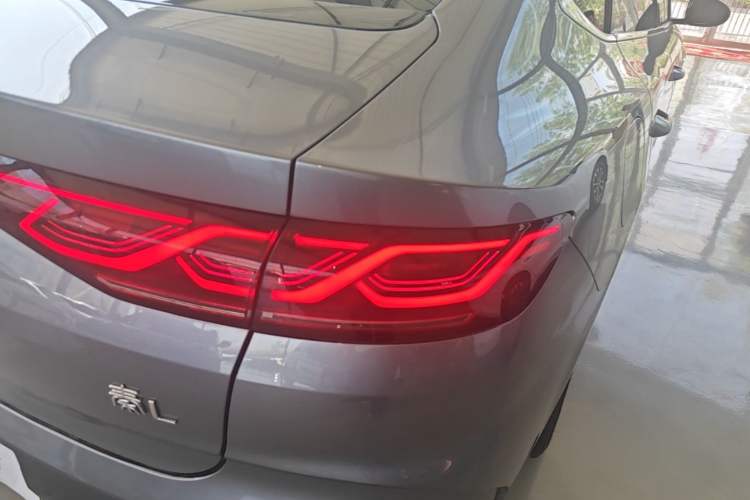 Used BYD Qin L 2024 DM-i 80KM Beyond Model Right Rear Taillight