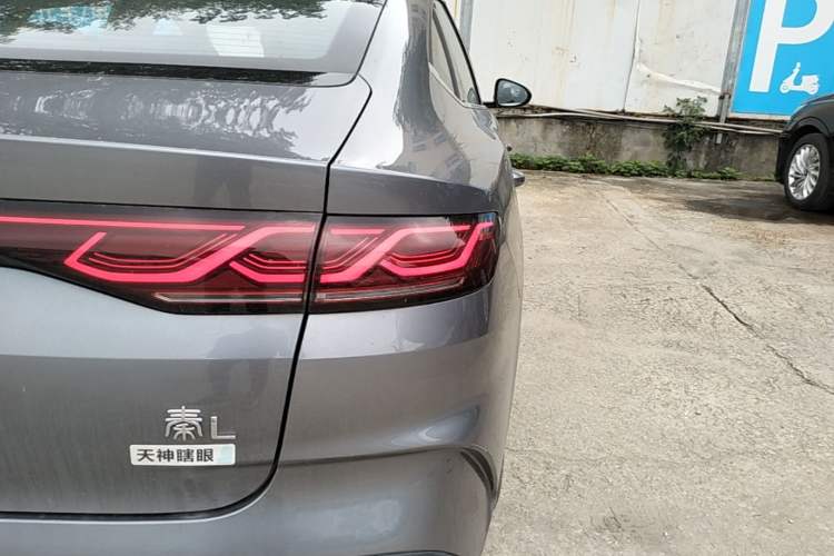 Used BYD Qin L 2024 DM-i 80KM Leading Model Right Rear Taillight