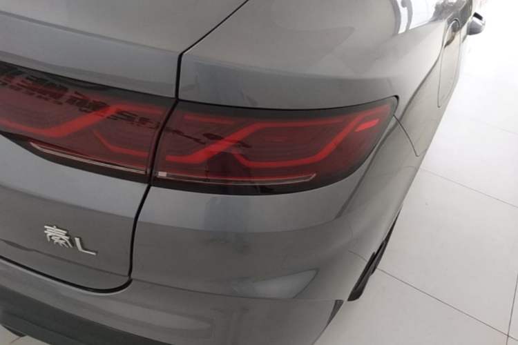 Used BYD Qin L 2024 DM-i 80KM Leading Model Right Rear Taillight