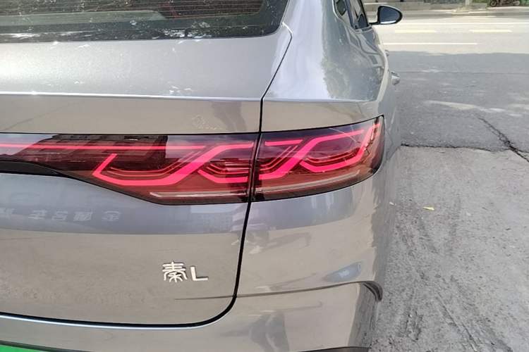 Used BYD Qin L 2024 DM-i 120KM Excellence Model Right Rear Taillight