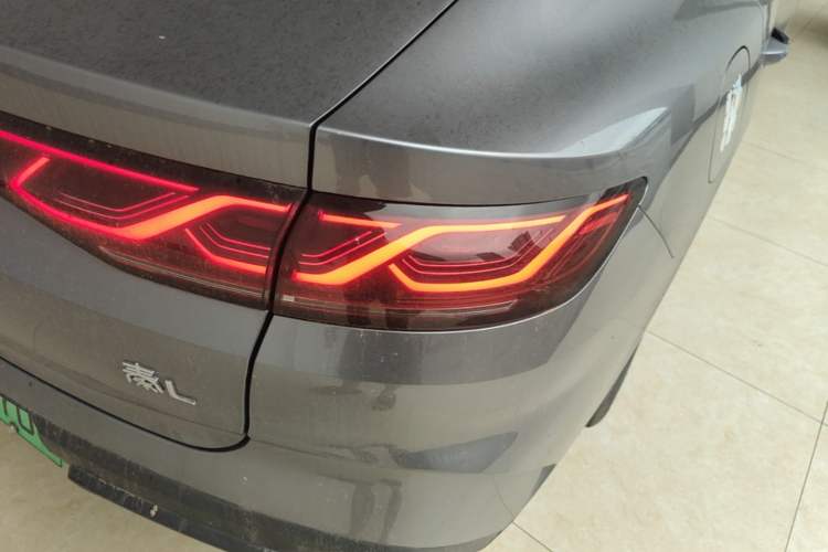 Used BYD Qin L 2024 DM-i 120KM Leading Model Right Rear Taillight