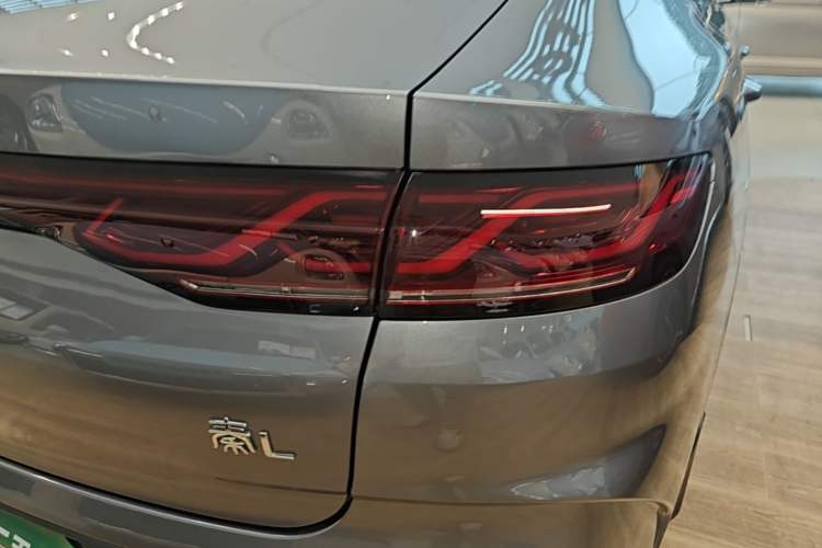 Used BYD Qin L 2024 DM-i 80KM Leading Model Right Rear Taillight