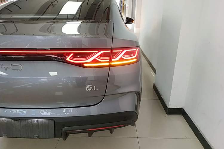 Used BYD Qin L 2024 DM-i 80KM Leading Model Right Rear Taillight