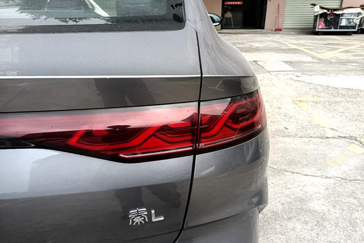 Used BYD Qin L 2024 DM-i 80KM Beyond Model Right Rear Taillight