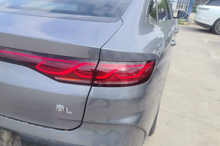 Used BYD Qin L 2024 DM-i 120KM Leading Model Right Rear Taillight