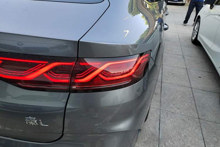 Used BYD Qin L 2024 DM-i 80KM Beyond Model Right Rear Taillight