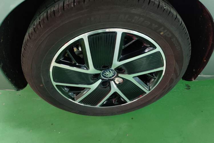 Used BYD Qin L 2024 DM-i 80KM Beyond Model Right Rear Wheel Hub