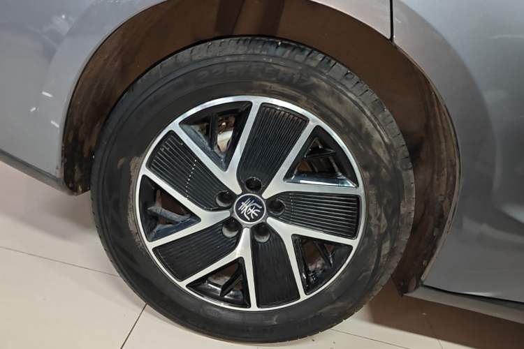 Used BYD Qin L 2024 DM-i 120KM Leading Model Right Rear Wheel Hub