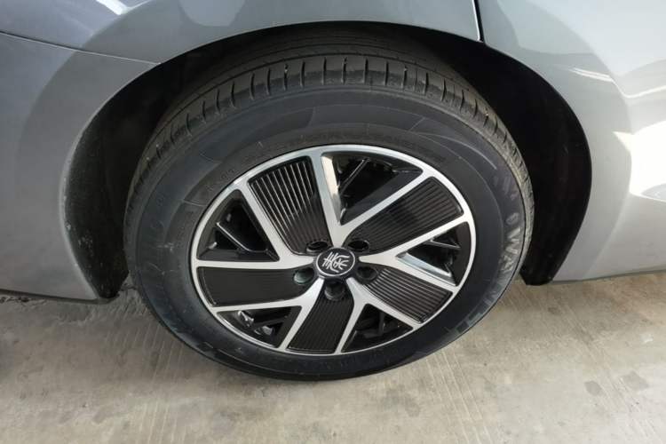 Used BYD Qin L 2024 DM-i 80KM Beyond Model Right Rear Wheel Hub