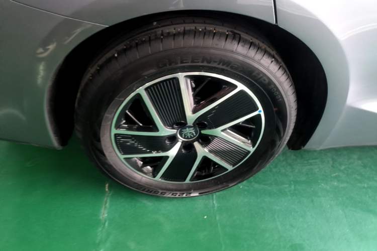 Used BYD Qin L 2024 DM-i 80KM Beyond Model Right Rear Wheel Hub