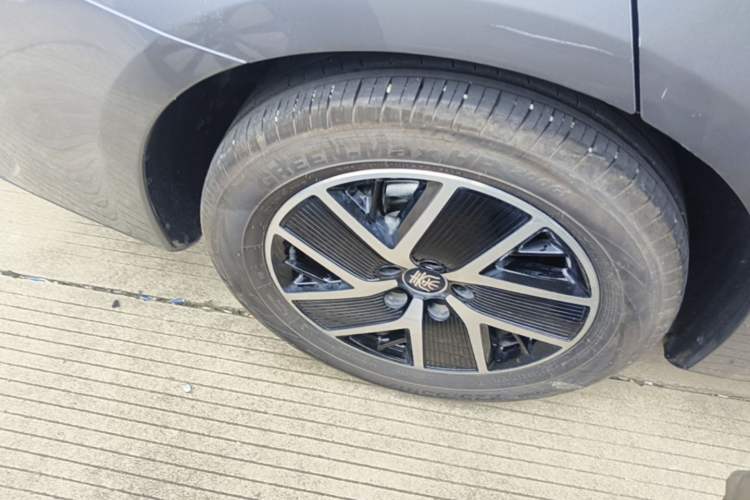 Used BYD Qin L 2024 DM-i 120KM Beyond Model Right Rear Wheel Hub
