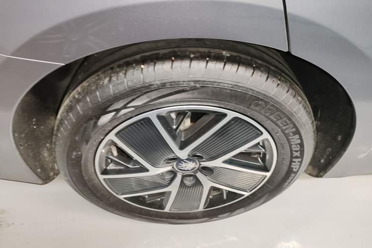 Used BYD Qin L 2024 DM-i 80KM Beyond Model Right Rear Wheel Hub