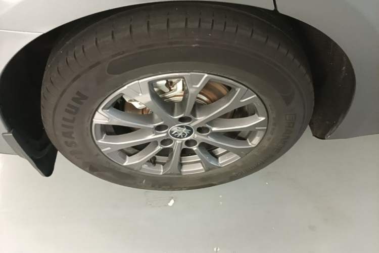Used BYD Qin L 2024 DM-i 80KM Leading Model Right Rear Wheel Hub