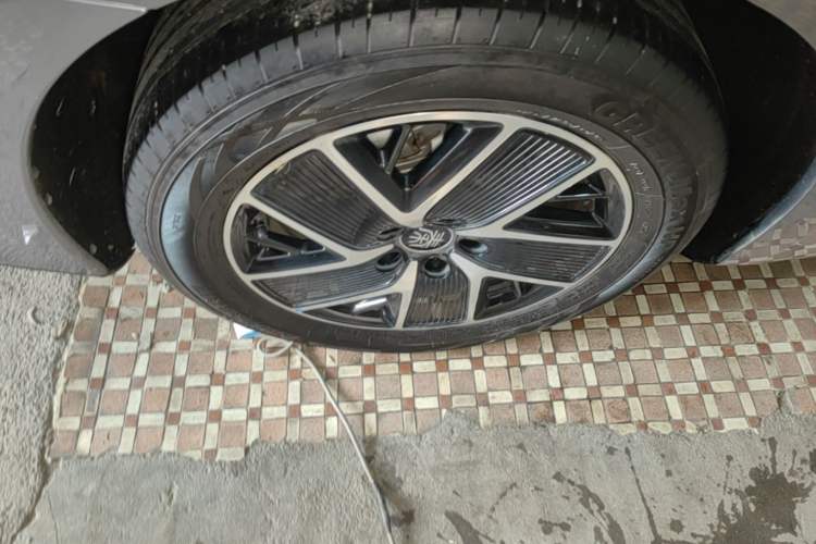 Used BYD Qin L 2024 DM-i 80KM Beyond Model Right Rear Wheel Hub